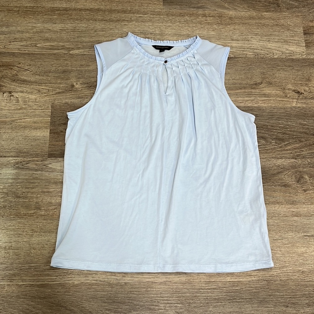 Banana Republic Light Blue Mini Pleat Neck Tank Top with Keyhole Size Medium